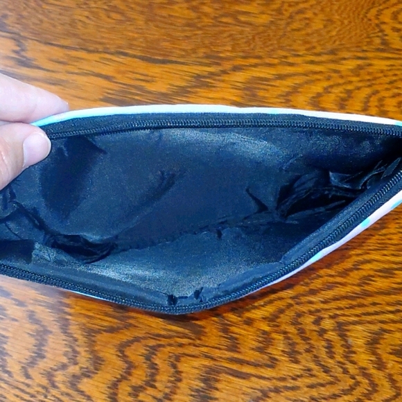 Sloth 🦥 pouch - Picture 4 of 6